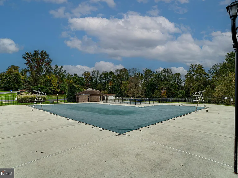 5708 Heritage Crossing Ct — Photo 48