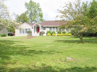 15 Woodland Rd, Pittstown, NJ 08867