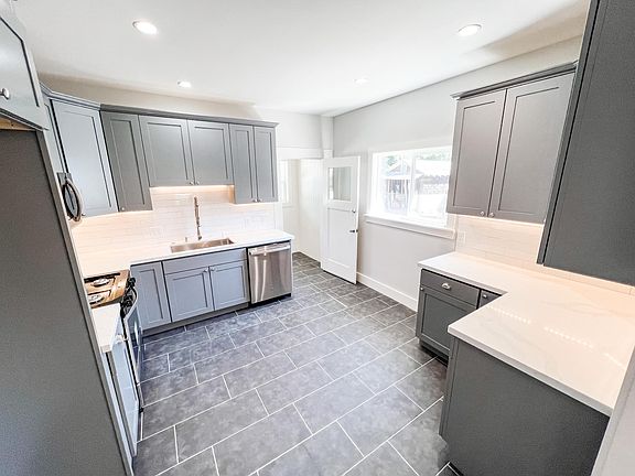 full kitchen with dishwasher