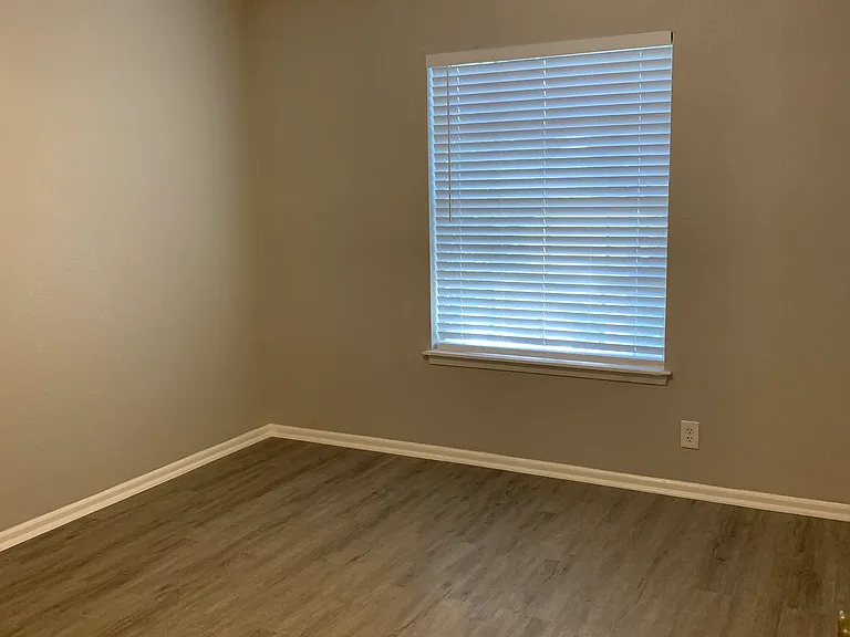 105 Travertine Ln #B — Photo 14