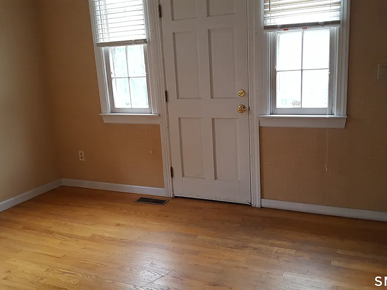 19 Grand Ave — Photo 17