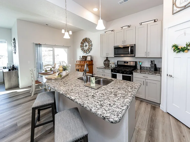 5738 Villa Lorenzo Dr — Photo 13