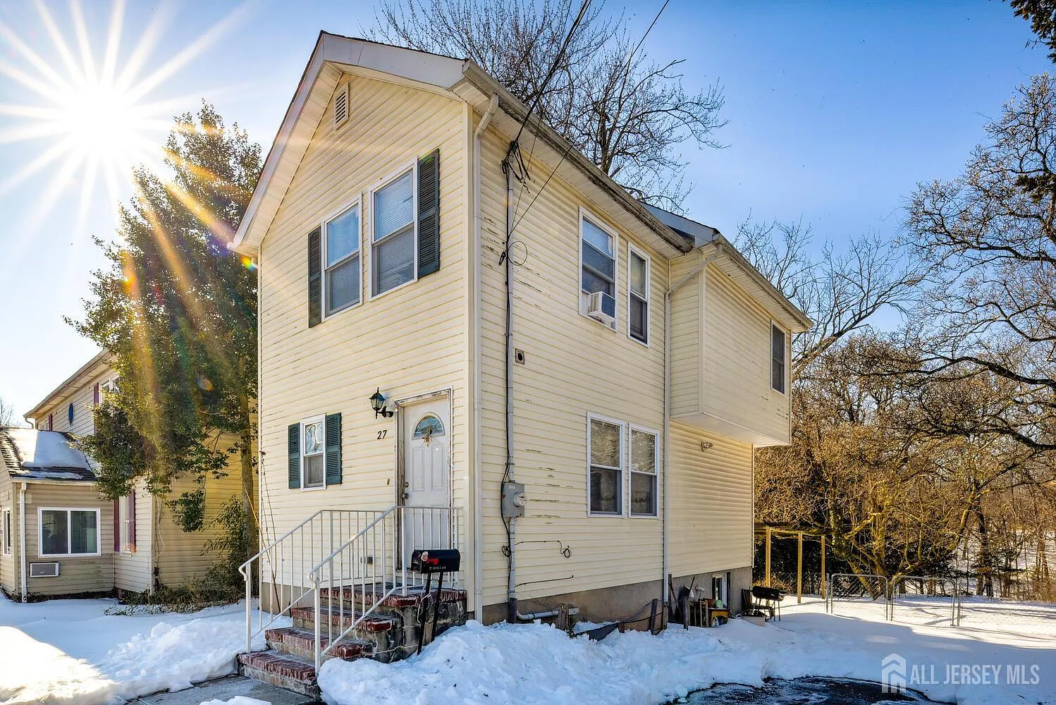 27 Newell Ave photo 1