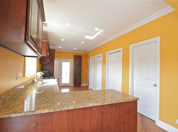 4th image of 816 N Hermitage Ave APT 2R