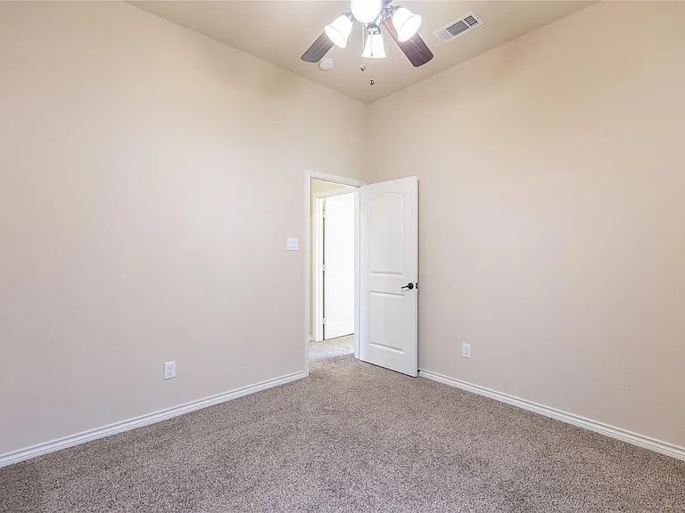 637 Peach Ln — Photo 21
