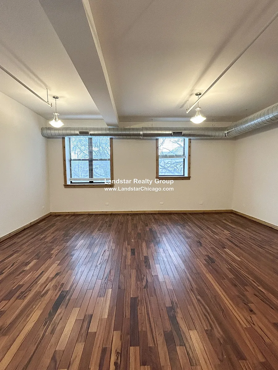 Building Photo - 4611 S Ellis Ave #206