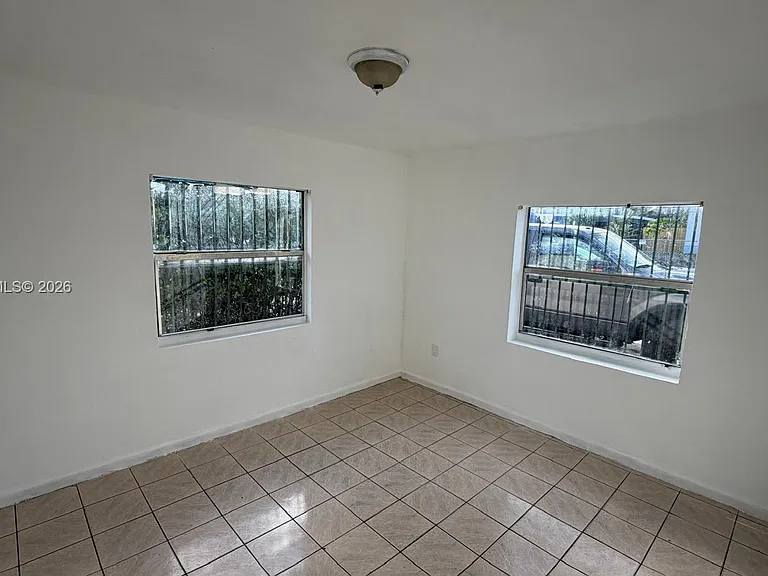 6345 N Miami Ave #FRONT — Photo 9