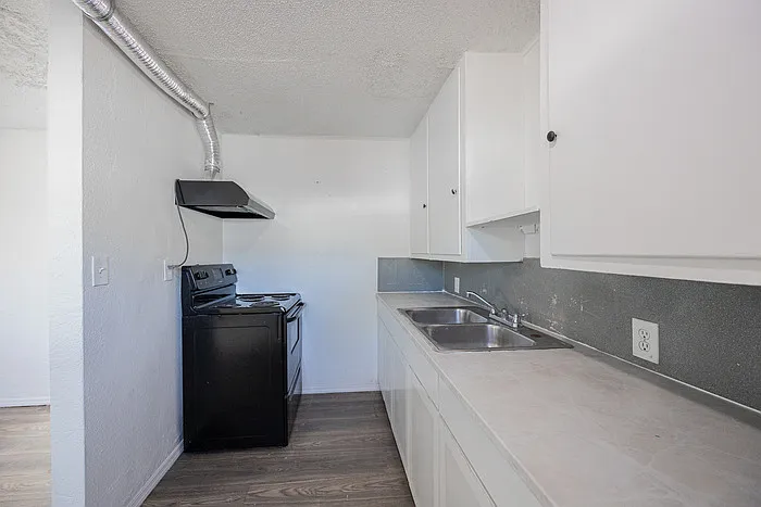 2537 E Willetta St #1 — Photo 5