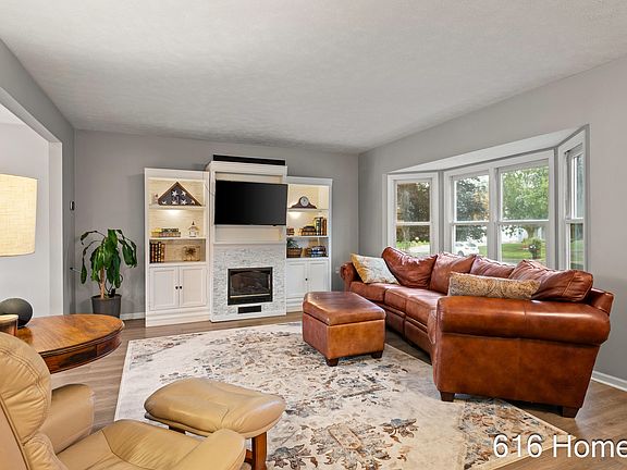 4th image of 3755 Black Creek Dr