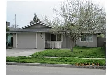 22537 Maple St photo 1