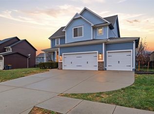 313 SW Eagles Ridge Dr, Blue Springs, MO 64014