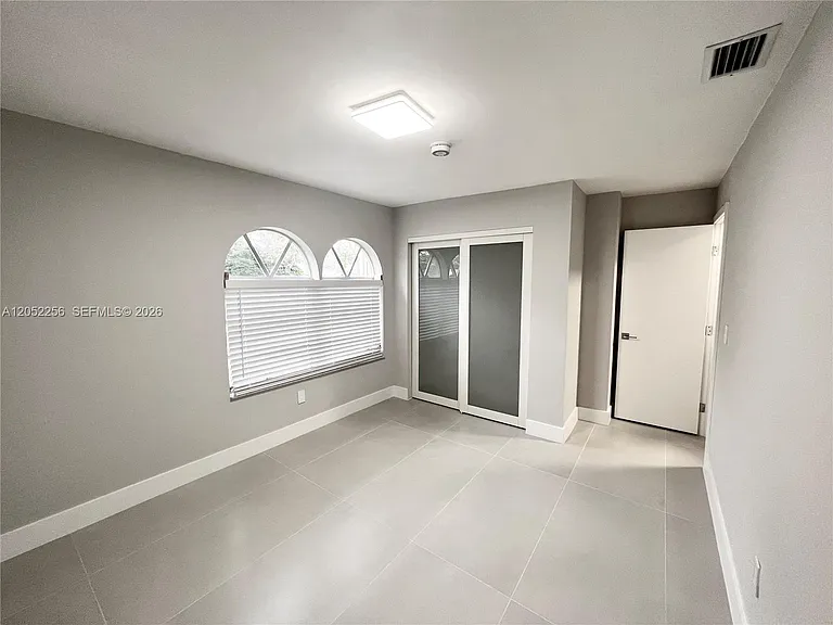 240 SE 7th St — Photo 8