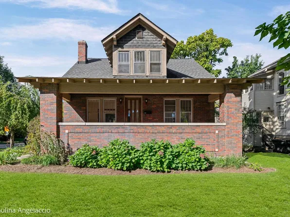 418 S Hough St, Barrington, IL 60010