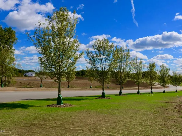 582 Stonehill Ct, Grandville, MI 49418