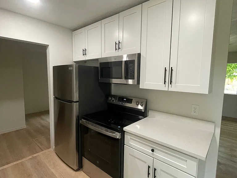 2405 Tamarac Dr — Photo 7