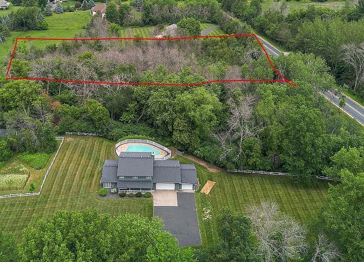 1st image of 806 Kelly Rd