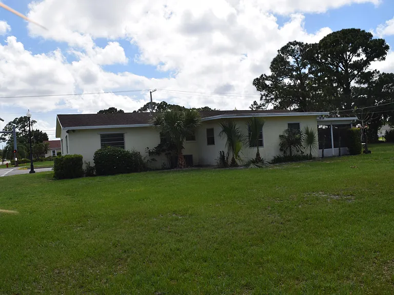 1881 SE Airoso Blvd — Photo 12