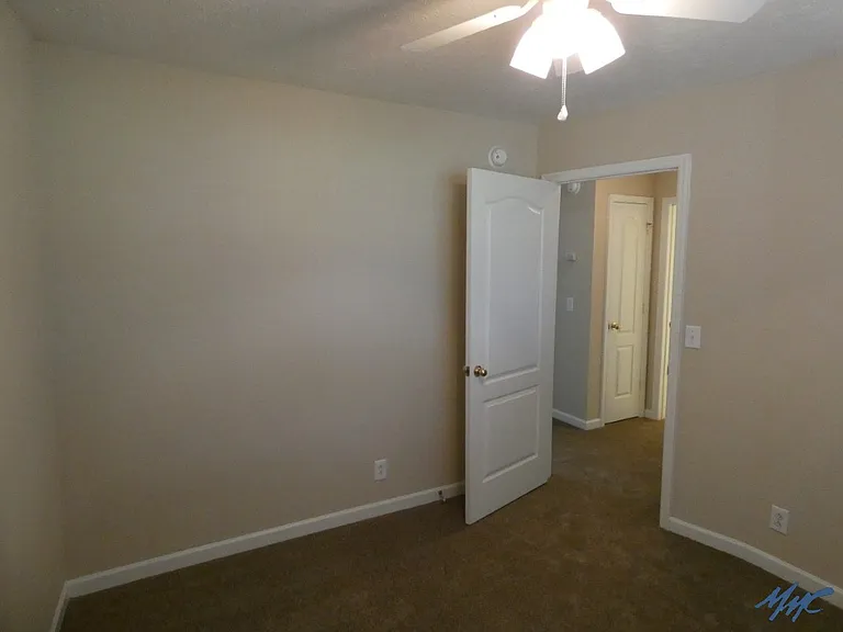 419 Conhocken Ct — Photo 40