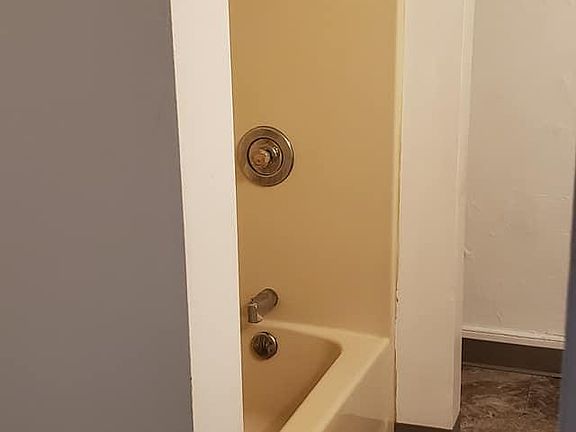 3rd image of 121 S Jackson St #2