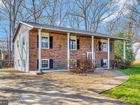 3rd image of 29 Vesta Dr