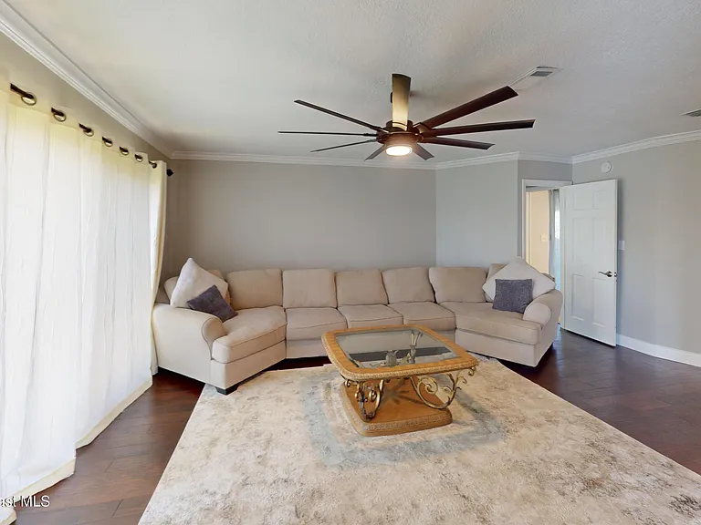 216 Country Club Dr — Photo 14