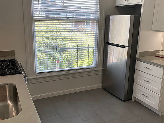 4th image of 405 Cole St #405C