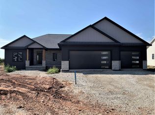 2415 Riddle Ct, De Pere, WI 54115