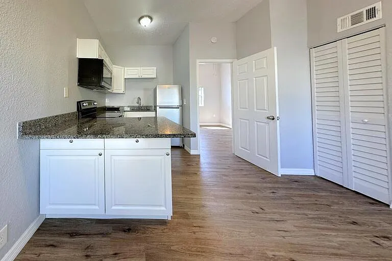 14125 Palm St #4 — Photo 8
