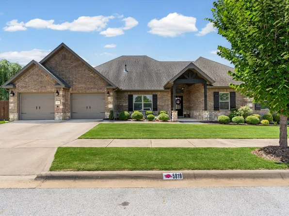 5819 W Cane Hill Dr, Fayetteville, AR 72704