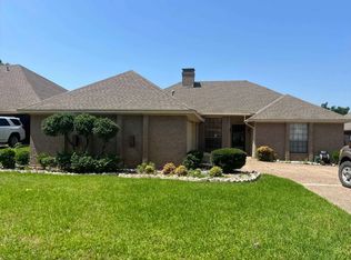 933 Cross Bend Dr, Irving, TX 75061