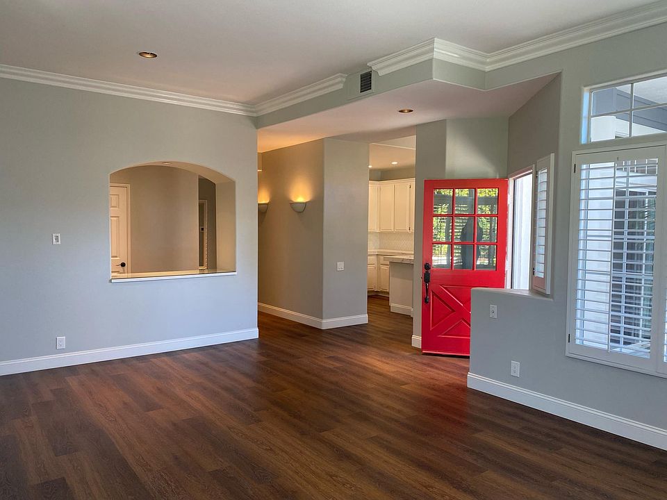 Front door view looking toward kitchen area.