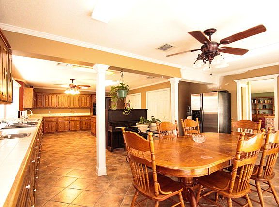 5th image of 1302 E Camellia Dr