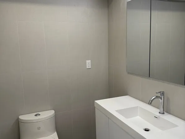 175 Monroe Street image 5 of 11