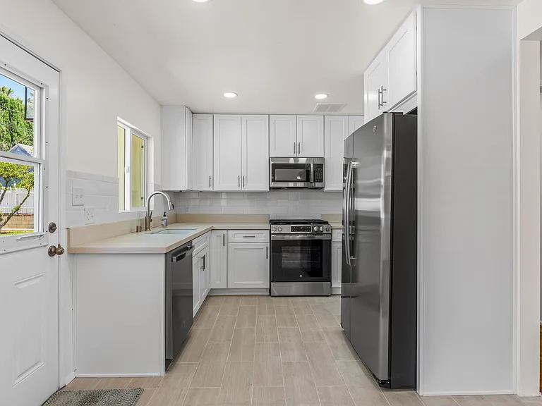 3005 Bautista St — Photo 11