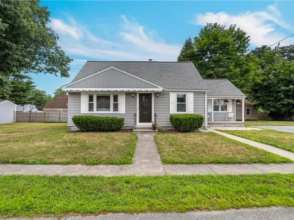 3 Eisenhower Dr, Smithfield, RI 02917