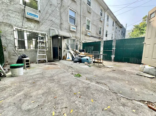 329 Pulaski St, Brooklyn, NY 11206