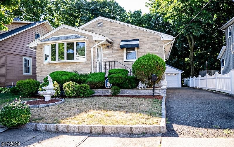 1st image of 55 Lakeside Dr