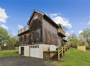 30 King Phillip St, Portsmouth, RI 02871