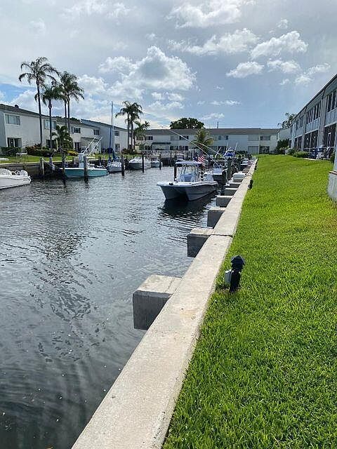 1st image of 120 Wettaw Lane #112