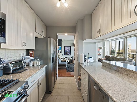 4th image of 250 W 90th St #Ph1b