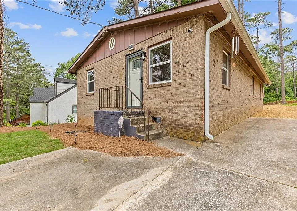 1723 S Alvarado Ter SW