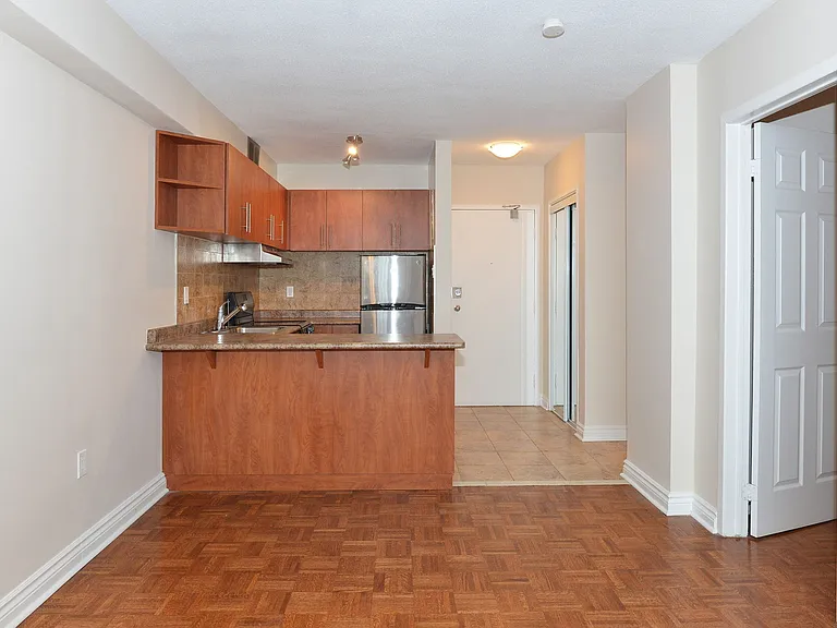 230 Oak St — Photo 63