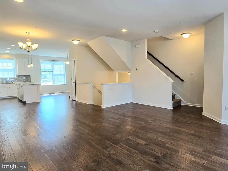1045 Chapman Cir — Photo 5