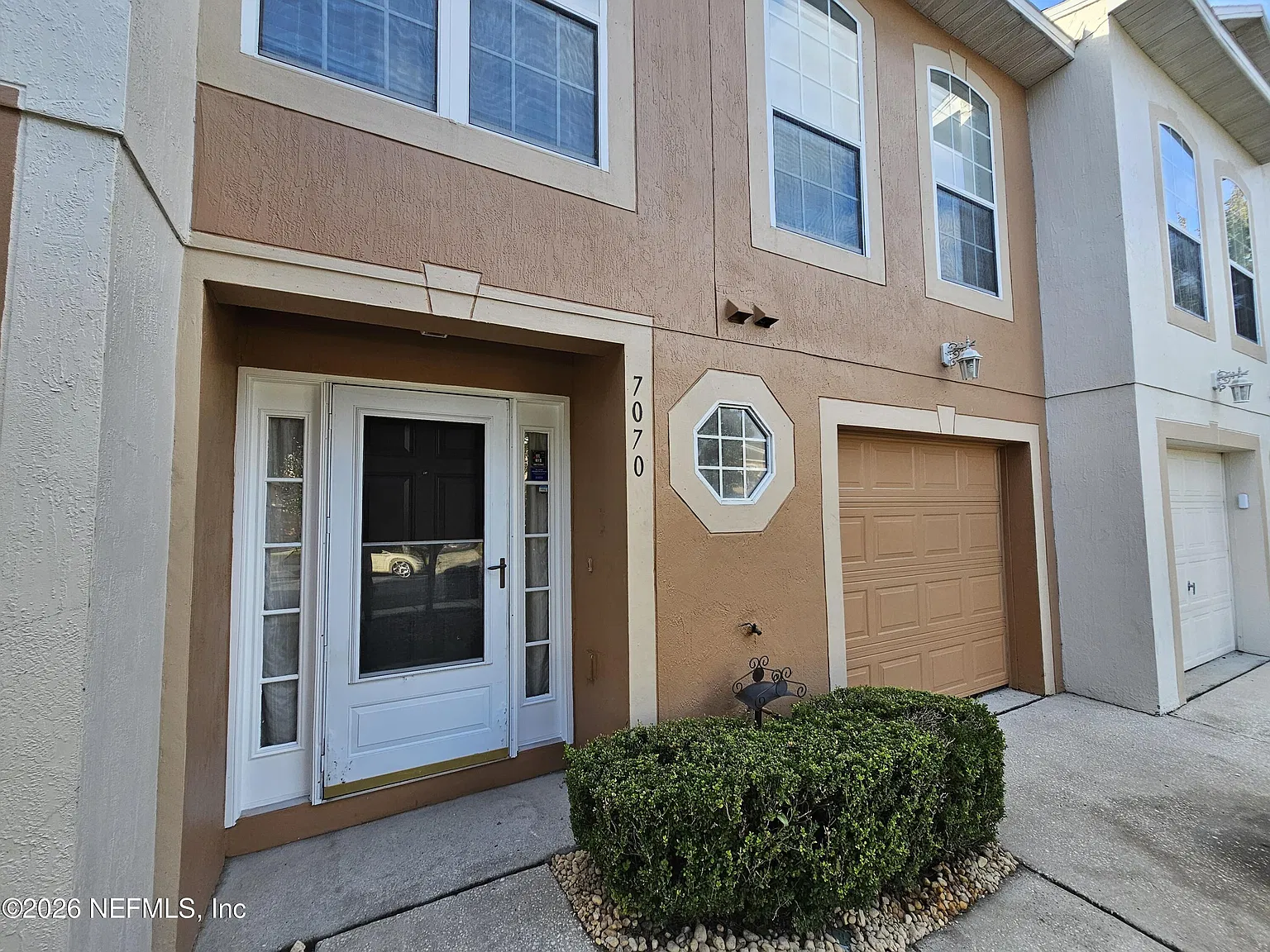 3 bed, 2.5 bath, 1661 sqft, $1,785 — Photo 1