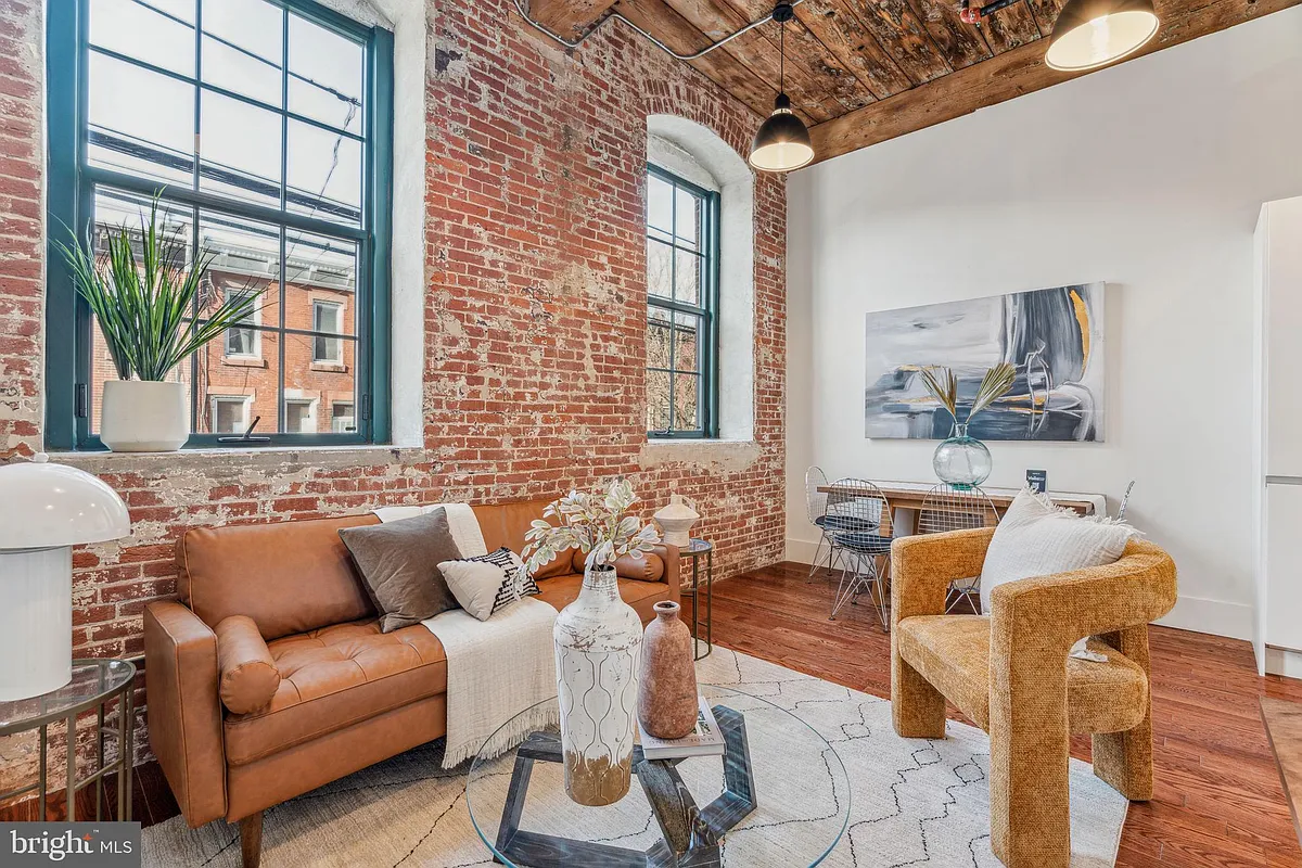 Building Photo - 1801 N Howard St #B02