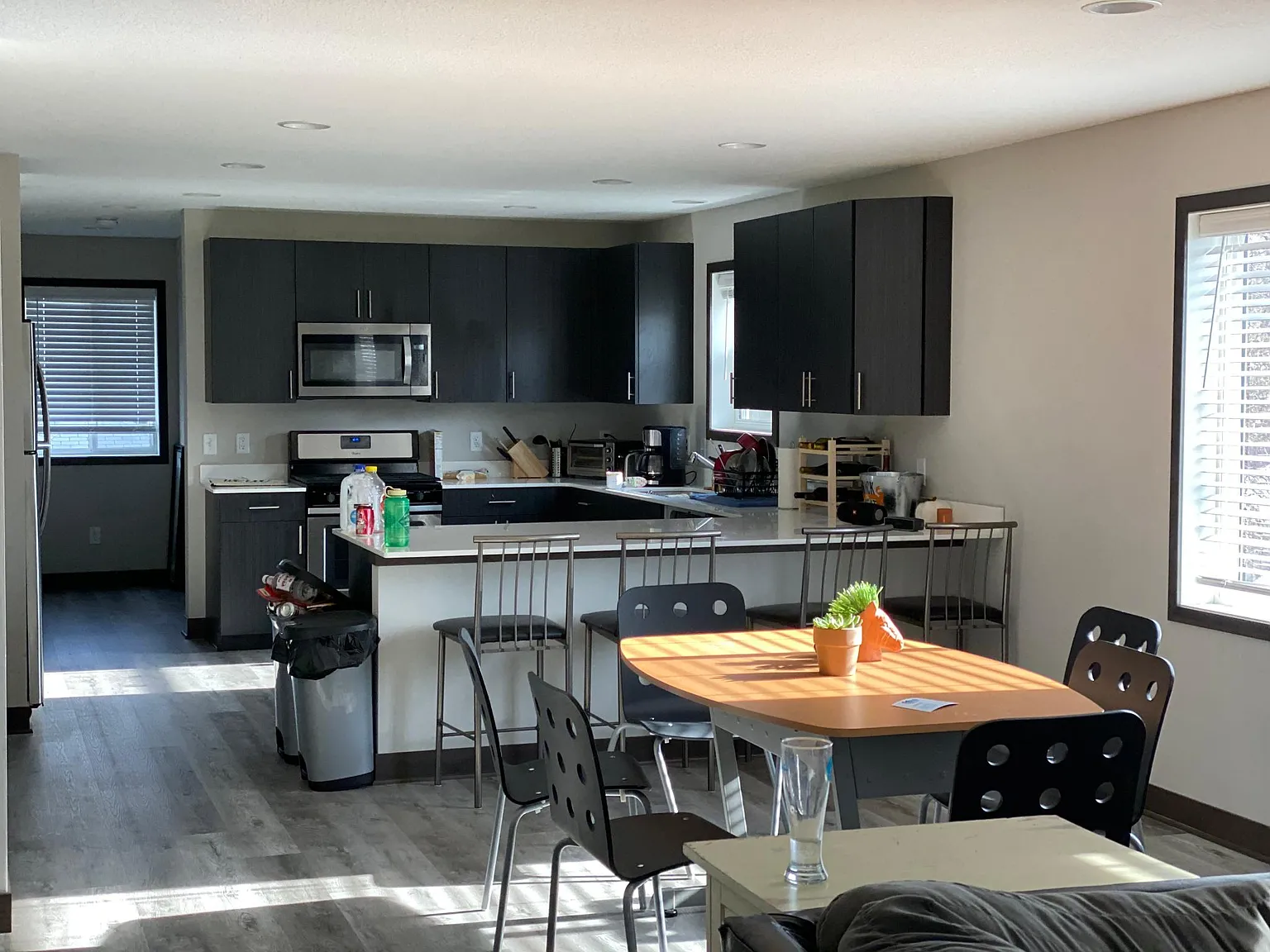 6 bed, $4,050 — Photo 2