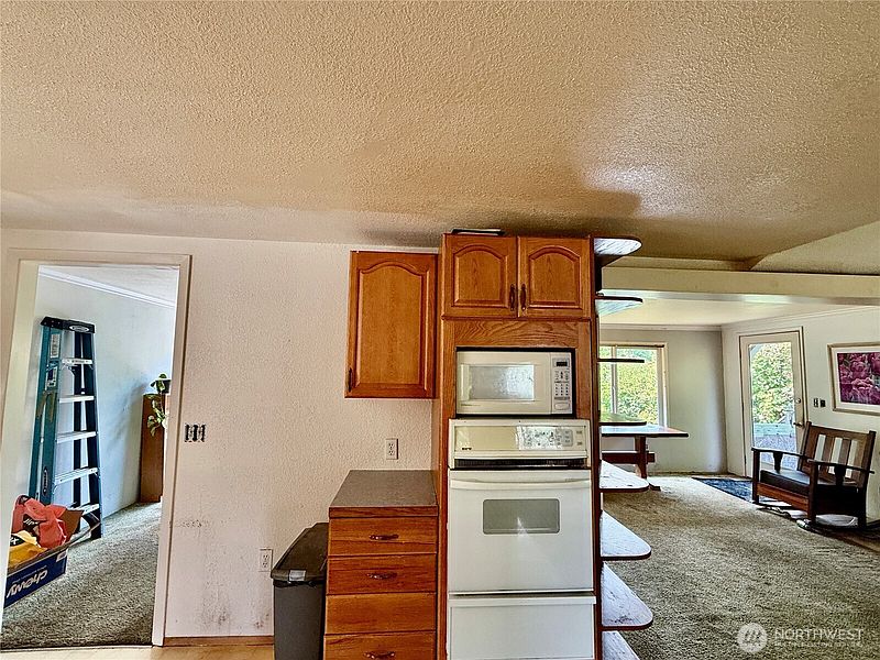 4th image of 3719 Commercial Avenue