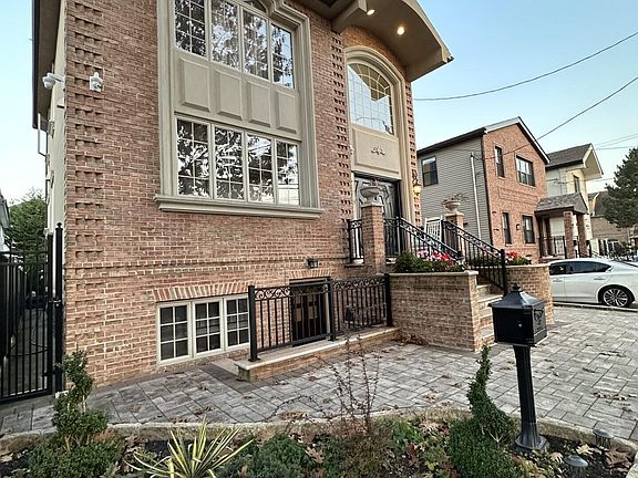 2nd image of 163 Hickory Ave