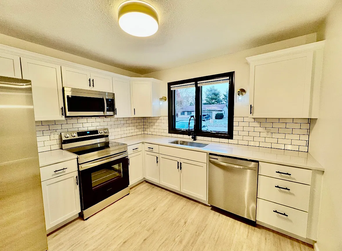 3 bed, 1500 sqft, $2,300 — Photo 2