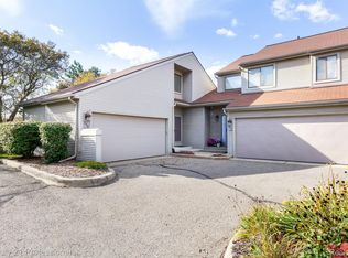 516 Oxford Ct, Rochester, MI 48307